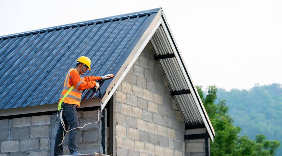 Professional Flat Roofing Installation in Slayden, TN